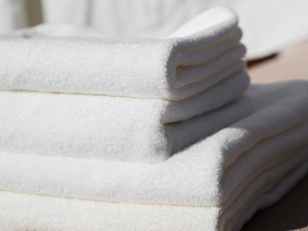 Como evitar manchas de produtos de limpeza em suas toalhas?