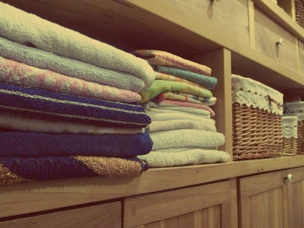 Como escolher a cor de toalha ideal para o meu banheiro?